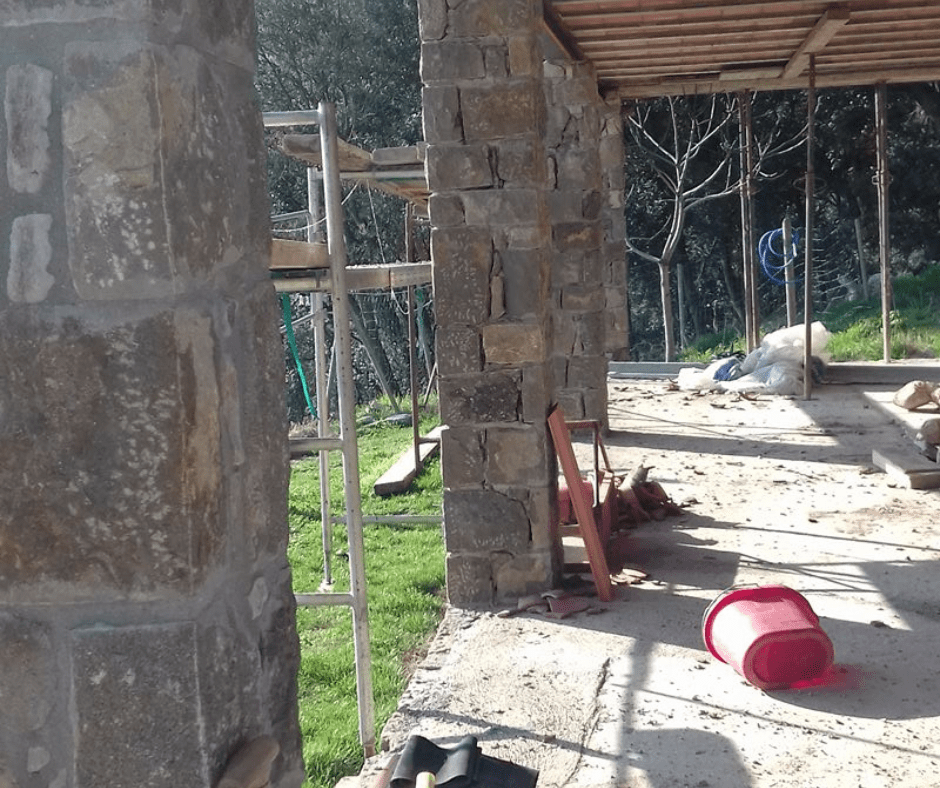 Rehabilitación de construcciones antiguas y masía en la Garrotxa: restauración de muros de piedra, cubierta y mejora de habitabilidad con Construccions Susqueda
