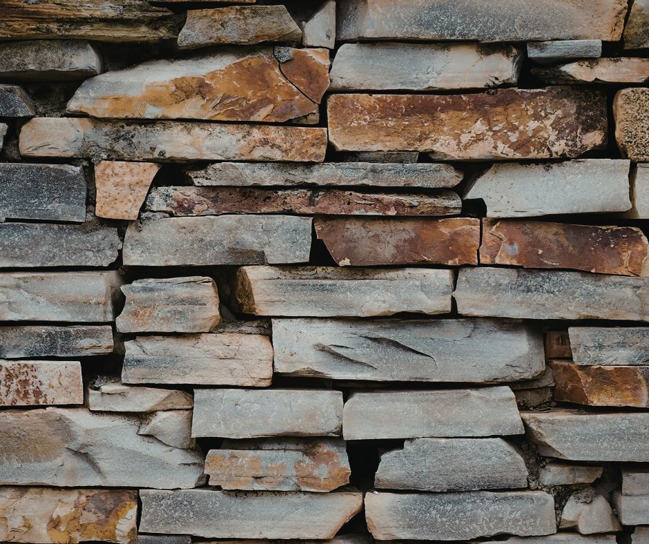Muro de contención de piedra seca en La Garrotxa — Construccions Susqueda